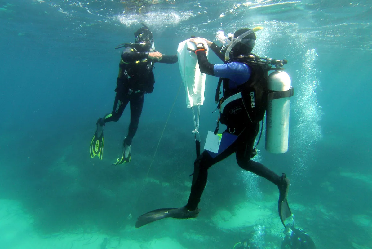 Divers practising with a lift bag underwater